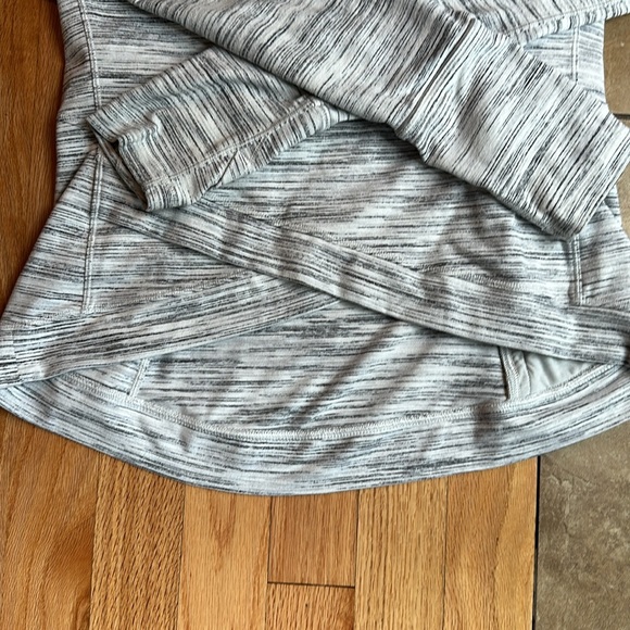 Lululemon long-sleeve cross-cross front top - Picture 2 of 5